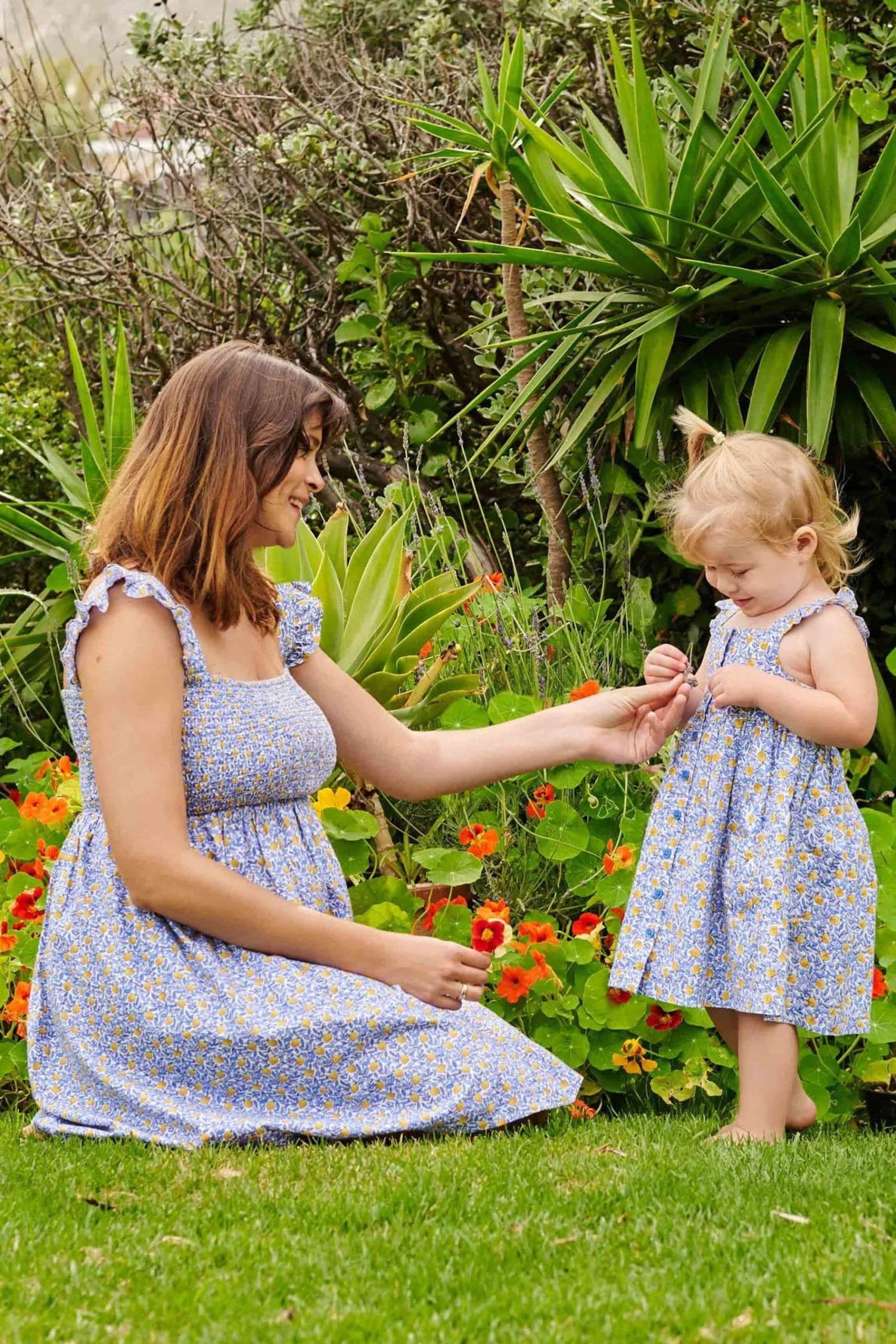 Jojo Maman Bebe JoJo Maman Bébé Girls Pretty Lemon Bloom Button Front Dress 6 Jojo Maman Bebe JoJo Maman Bébé Girls Pretty Lemon Bloom Button Front Dress - Image 4